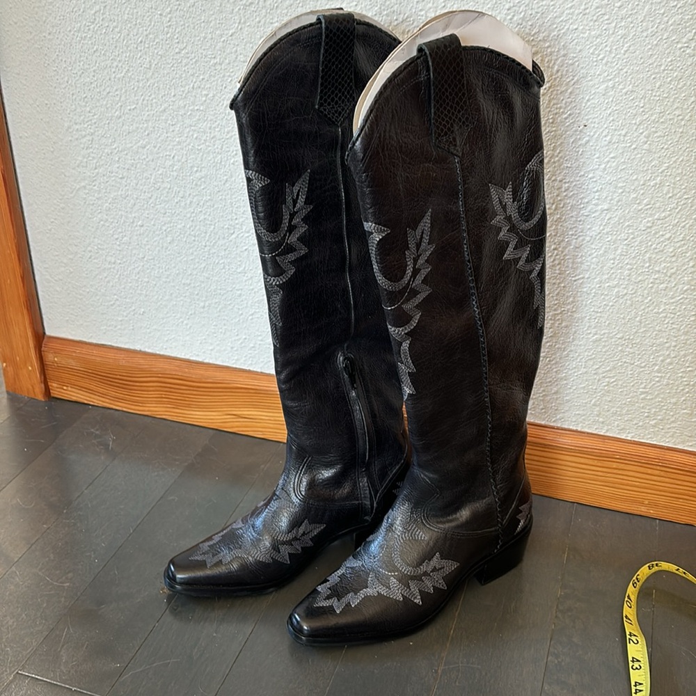 Donald J. Pliner  western tall leather marina boots